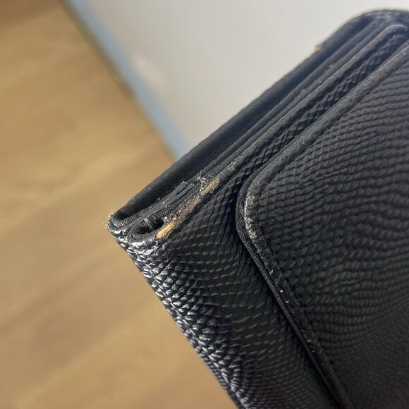 KENNETH COLE Black Leather Snakeskin Textured Tri Fold Wallet - Picture 2 of 5